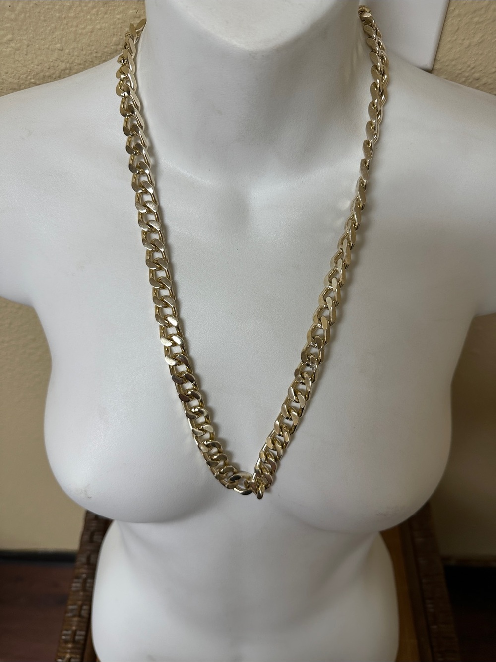 3#163, Unisex NWT Guess/Marciano Gold-Tone Curb Chain Necklace